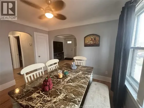 2322 Byng Windsor ON N8W 3E5