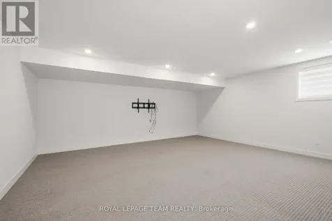 799 Cairn Crescent Ottawa ON K1W 0P7