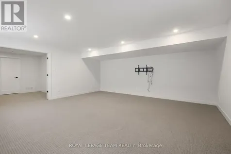 799 Cairn Crescent Ottawa ON K1W 0P7