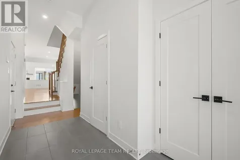 799 Cairn Crescent Ottawa ON K1W 0P7