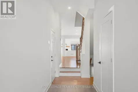 799 Cairn Crescent Ottawa ON K1W 0P7