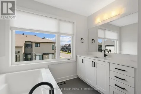 799 Cairn Crescent Ottawa ON K1W 0P7