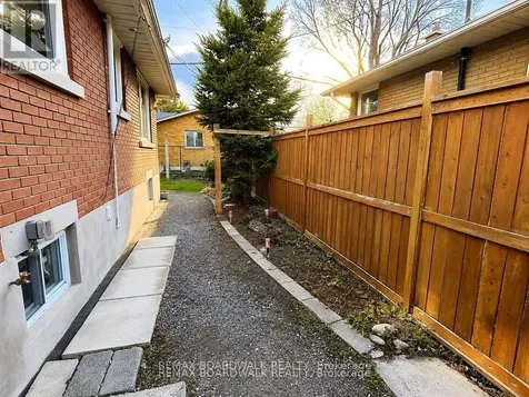 625 Clarke Avenue Ottawa ON K1K 0Y6