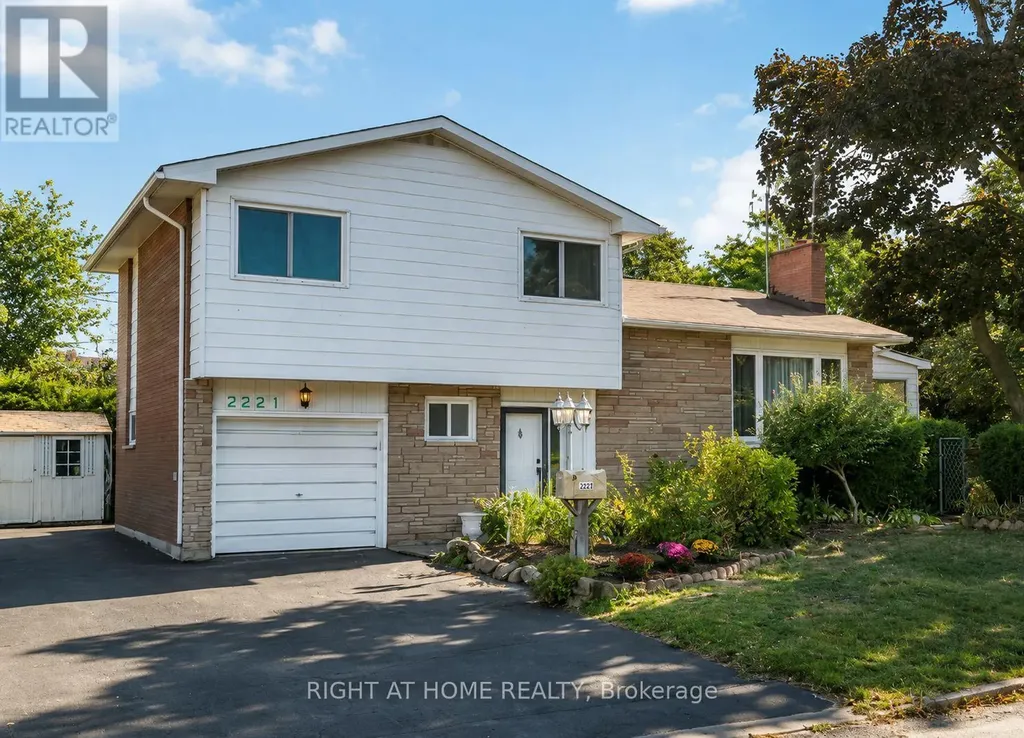2221 Circle Place Ottawa ON K1G 3E2