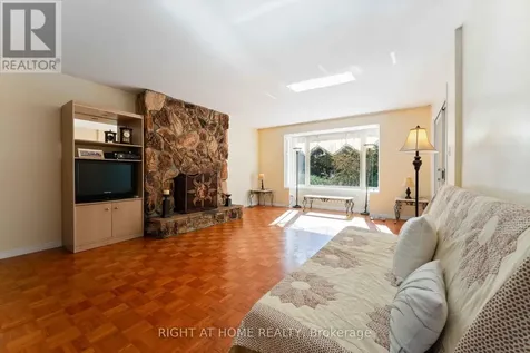 2221 Circle Place Ottawa ON K1G 3E2