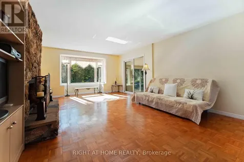 2221 Circle Place Ottawa ON K1G 3E2