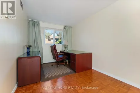 2221 Circle Place Ottawa ON K1G 3E2