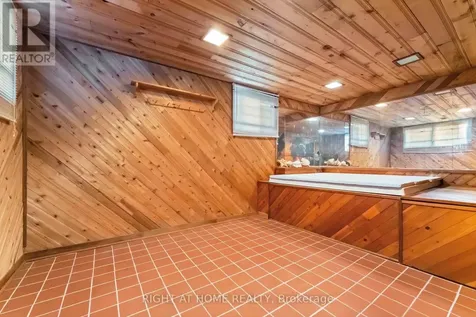 2221 Circle Place Ottawa ON K1G 3E2