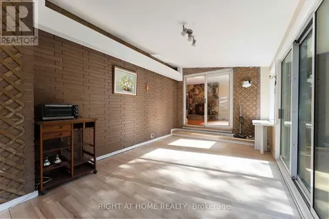 2221 Circle Place Ottawa ON K1G 3E2
