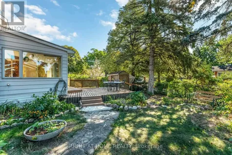2221 Circle Place Ottawa ON K1G 3E2