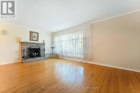 2221 Circle Place Ottawa ON K1G 3E2