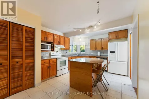 2221 Circle Place Ottawa ON K1G 3E2
