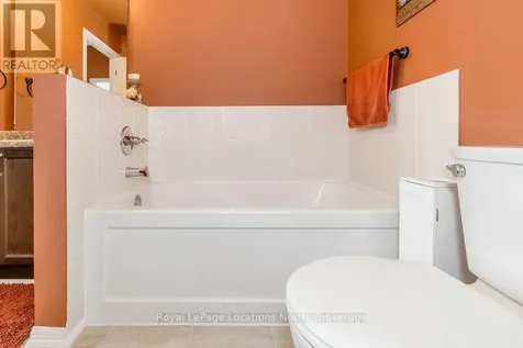 22 Berkshire Avenue Wasaga Beach ON L9Z 0G3