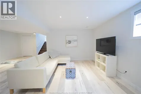 3222 Seville Avenue Windsor ON N8N 0A4