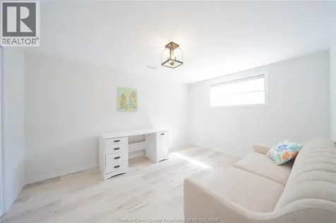 3222 Seville Avenue Windsor ON N8N 0A4