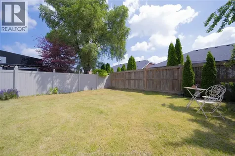 3222 Seville Avenue Windsor ON N8N 0A4