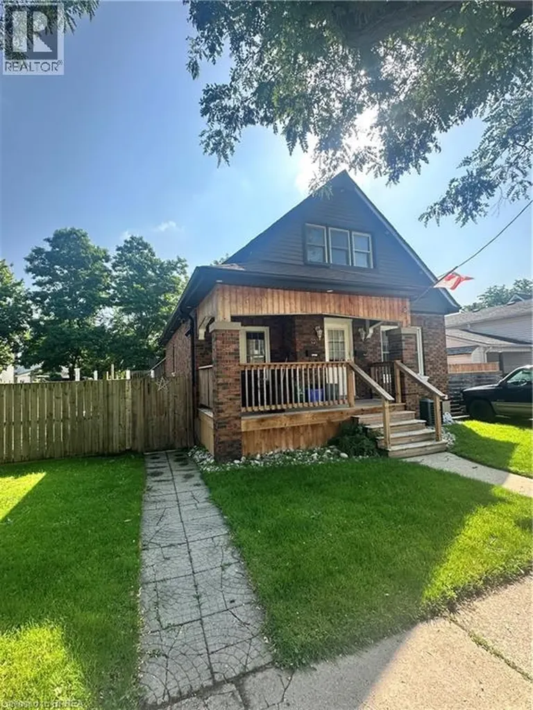 9 Crown Street Brantford ON N3T 5L3