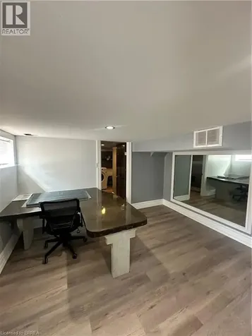 9 Crown Street Brantford ON N3T 5L3