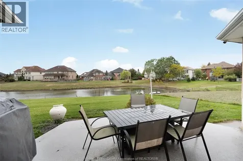 1075 Stoneybrook Windsor ON N9G 2Y3