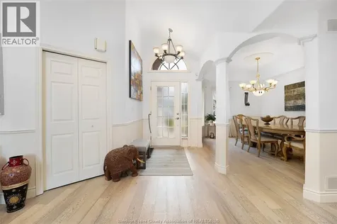 1075 Stoneybrook Windsor ON N9G 2Y3