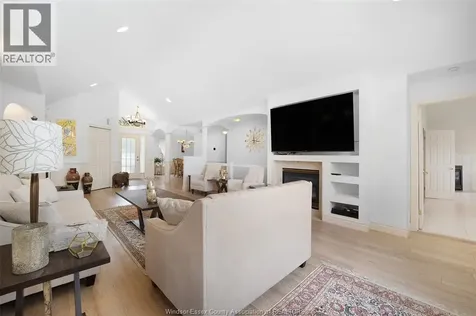 1075 Stoneybrook Windsor ON N9G 2Y3