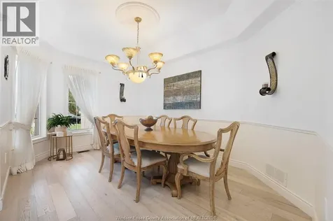 1075 Stoneybrook Windsor ON N9G 2Y3