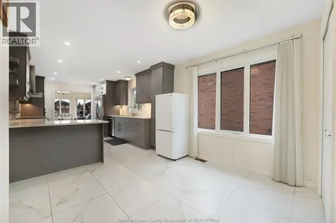 1075 Stoneybrook Windsor ON N9G 2Y3