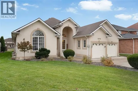 1075 Stoneybrook Windsor ON N9G 2Y3