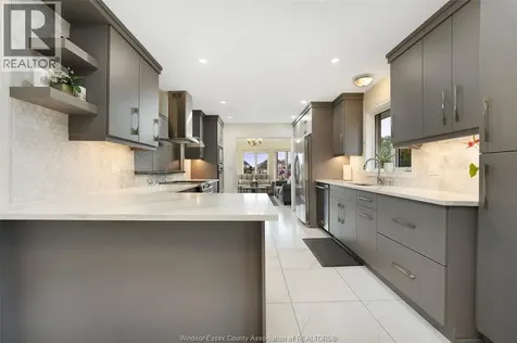 1075 Stoneybrook Windsor ON N9G 2Y3