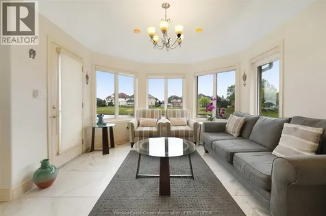 1075 Stoneybrook Windsor ON N9G 2Y3