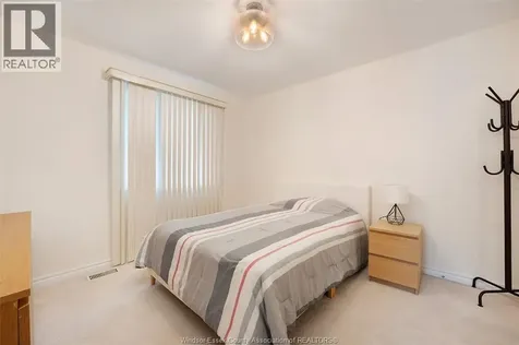 1075 Stoneybrook Windsor ON N9G 2Y3
