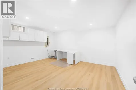 1075 Stoneybrook Windsor ON N9G 2Y3