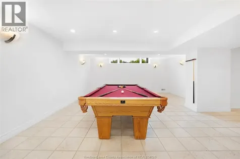 1075 Stoneybrook Windsor ON N9G 2Y3