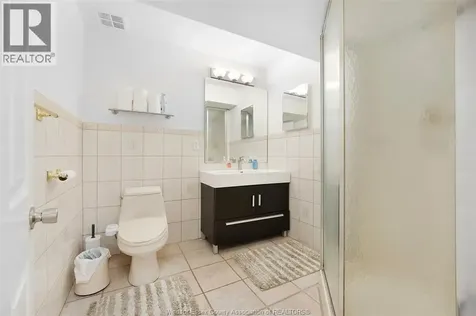 1075 Stoneybrook Windsor ON N9G 2Y3