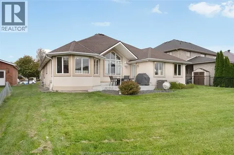 1075 Stoneybrook Windsor ON N9G 2Y3