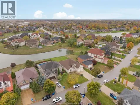 1075 Stoneybrook Windsor ON N9G 2Y3