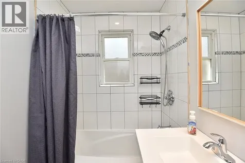 282 East 38th Street Hamilton ON L8V 4G3