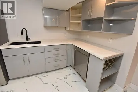 282 East 38th Street Hamilton ON L8V 4G3