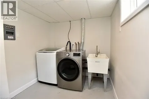 282 East 38th Street Hamilton ON L8V 4G3