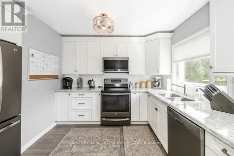 31 Robern Avenue Tiny ON L0L 2J0