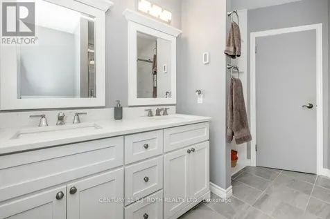31 Robern Avenue Tiny ON L0L 2J0