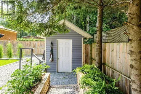 31 Robern Avenue Tiny ON L0L 2J0