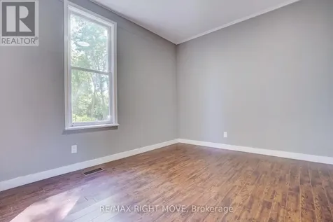 72 Dunedin Street Orillia ON L3V 5T5