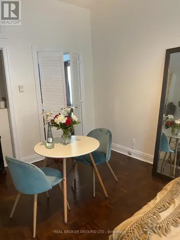 11 Clarence Square Toronto (waterfront Communities) ON M5V 1H1