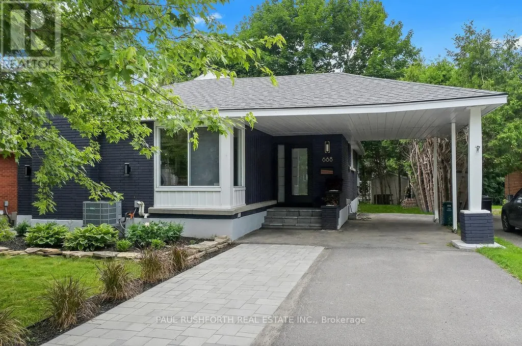 668 Fraser Avenue Ottawa ON K2A 2R8