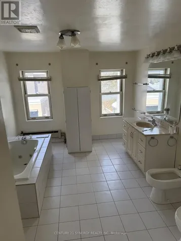 279 St Andrew Street Ottawa ON K1N 5G8
