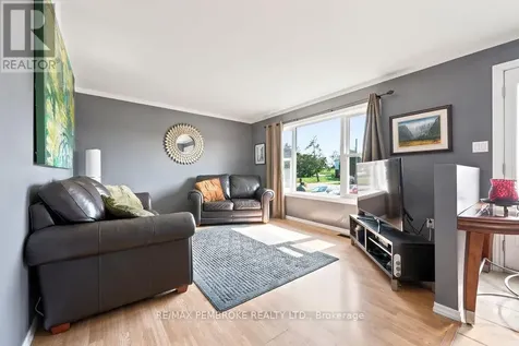 41 Meadowbrook Drive Laurentian Valley ON K8A 7C2