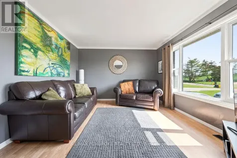 41 Meadowbrook Drive Laurentian Valley ON K8A 7C2