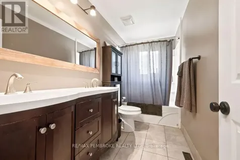 41 Meadowbrook Drive Laurentian Valley ON K8A 7C2