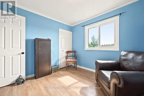 41 Meadowbrook Drive Laurentian Valley ON K8A 7C2